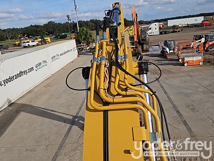 2021-caterpillar-325-image-29