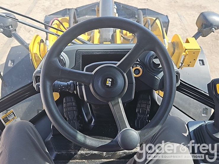 2026-caterpillar-926-image-33