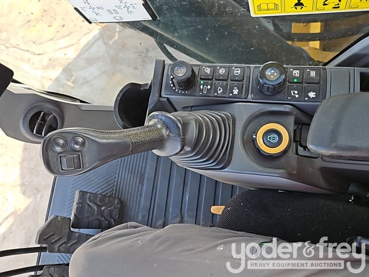 2021-caterpillar-325-image-37