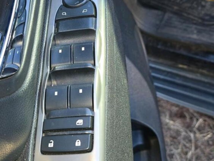 2013-chevrolet-tahoe-image-19