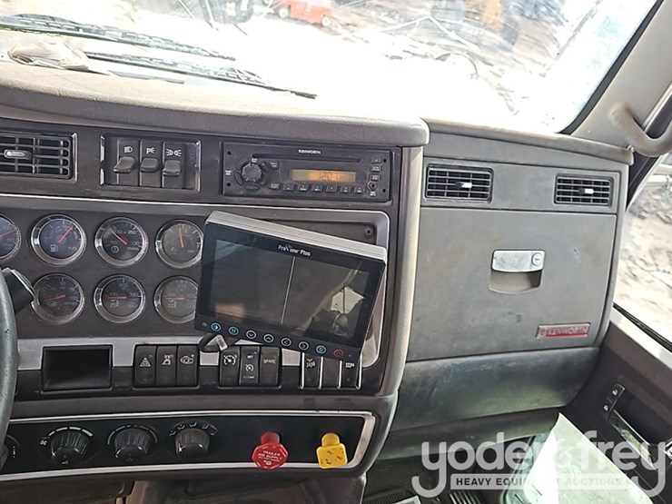 2011-kenworth-t470-image-25