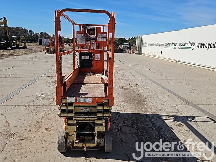 2016-jlg-1930es-image-11