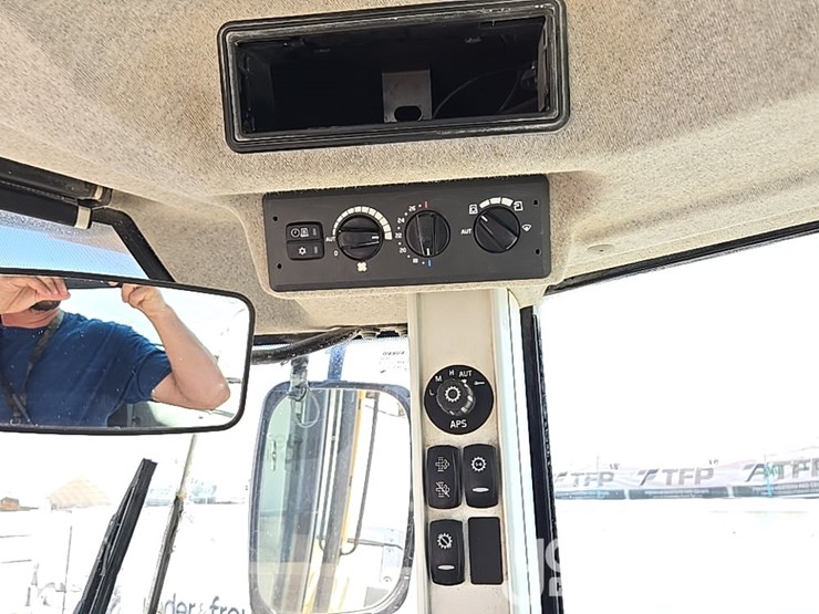 2014-volvo-l60g-image-41