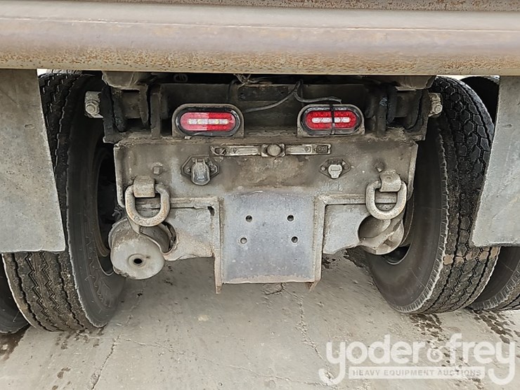 2021-peterbilt-567-image-18