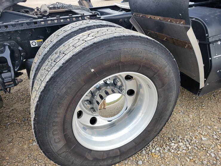 2020-kenworth-t680-image-18