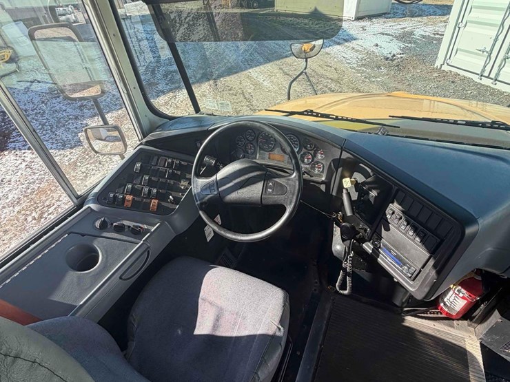 2011-international-school-bus-image-13