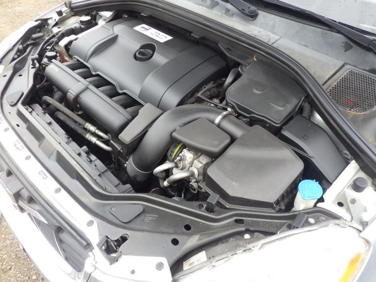 2013-volvo-xc60-image-10