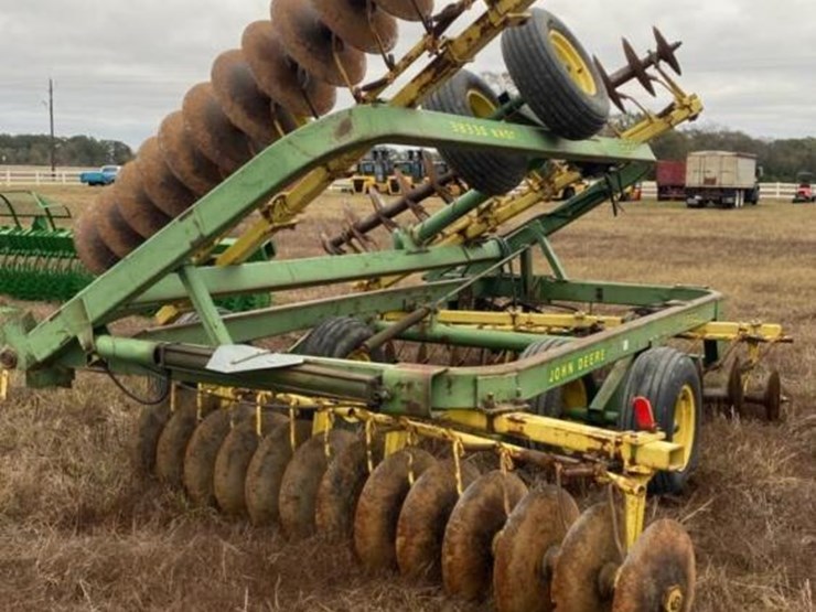 john-deere-220-image-5