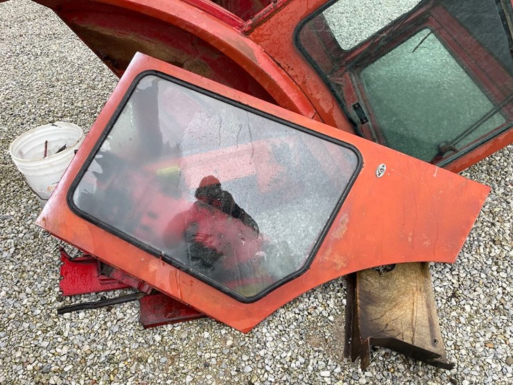 everything-to-convert-an-open-station-66-series-ih-to-a-cabbed-tractor.-image-4