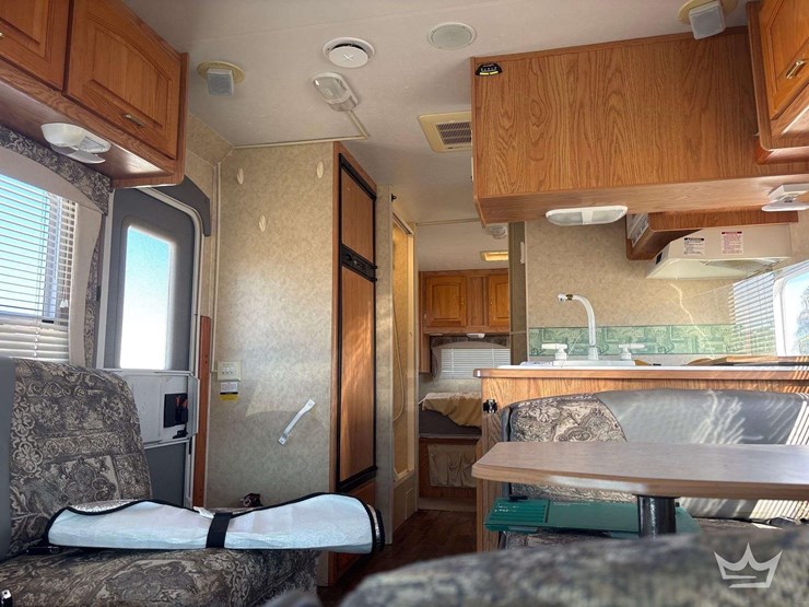 2004-ford-e450-image-19