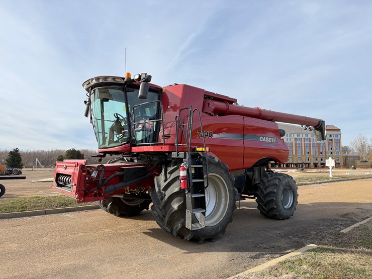 2015-case-ih-7240-image-4