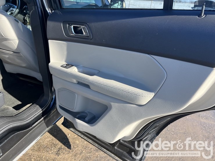 2013-ford-explorer-image-33