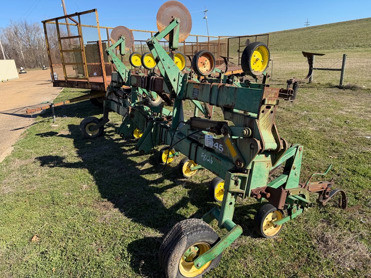 john-deere-845-image-2