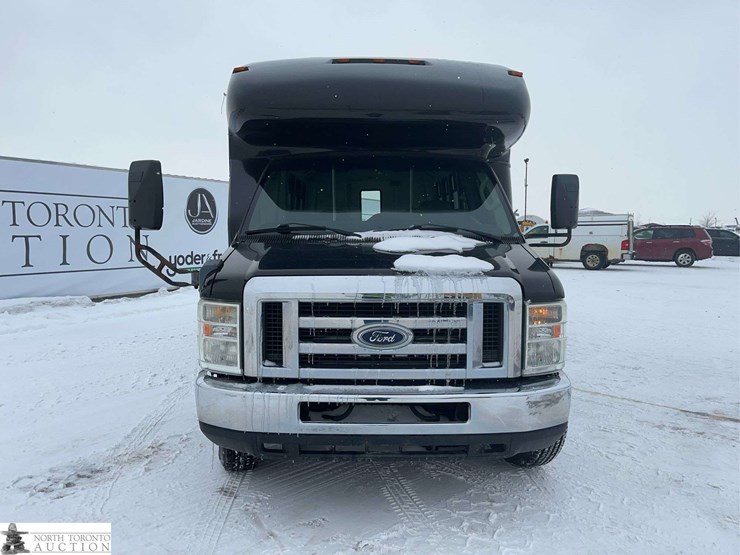 2009-ford-e-series-s/a-24-passenger-bus-image-2