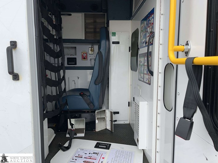 2016-chevrolet-express-g3500-image-29