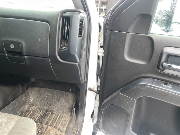 2017-chevrolet-2500-image-32