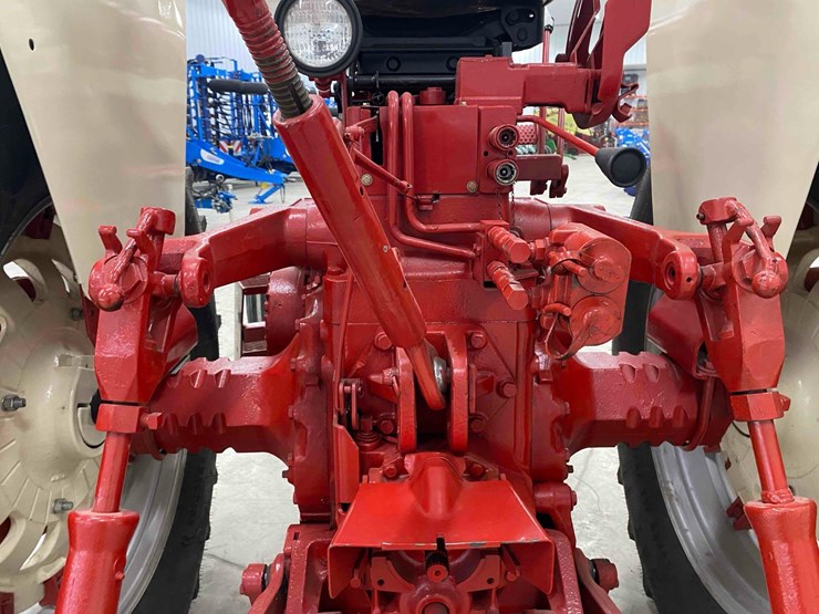 farmall-1206-open-station-restored-image-31