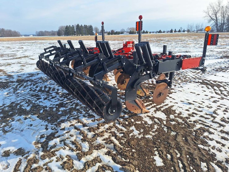 9-shank-unverferth-inline-ripper-w/-rolling-basket-image-2