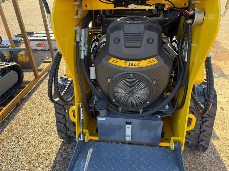 #7813-•-land-honor-lhrt460k1-mini-skid-steer-image-4