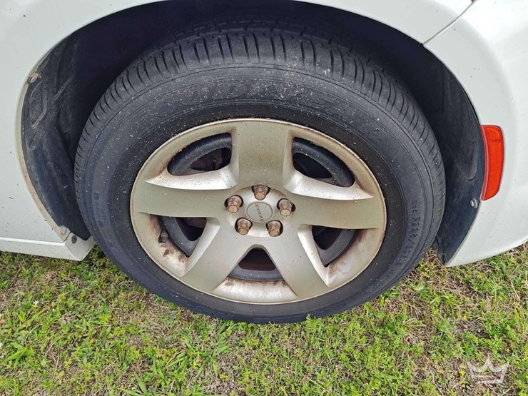 2017-dodge-charger-sedan-image-39