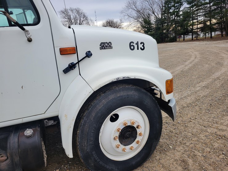 2000-case-ih-4700-image-26