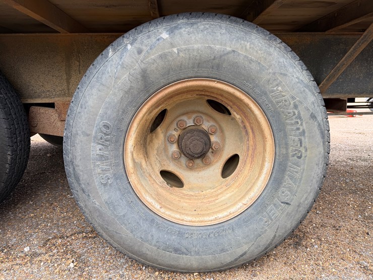 #7735-•-pj-gn-trailer-w/-3000gal-water-tank-&-pump-image-12