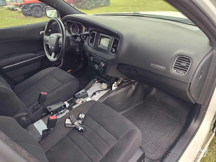 2017-dodge-charger-sedan-image-31