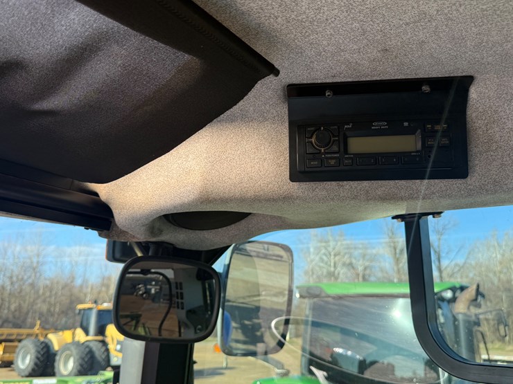 new-holland-t6070-image-26