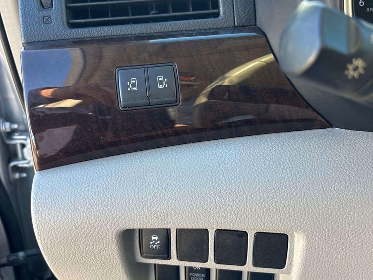 2017-nissan-quest-image-18