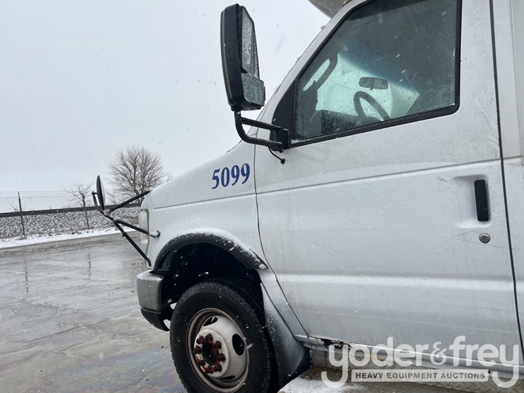 2014-ford-e450-image-14