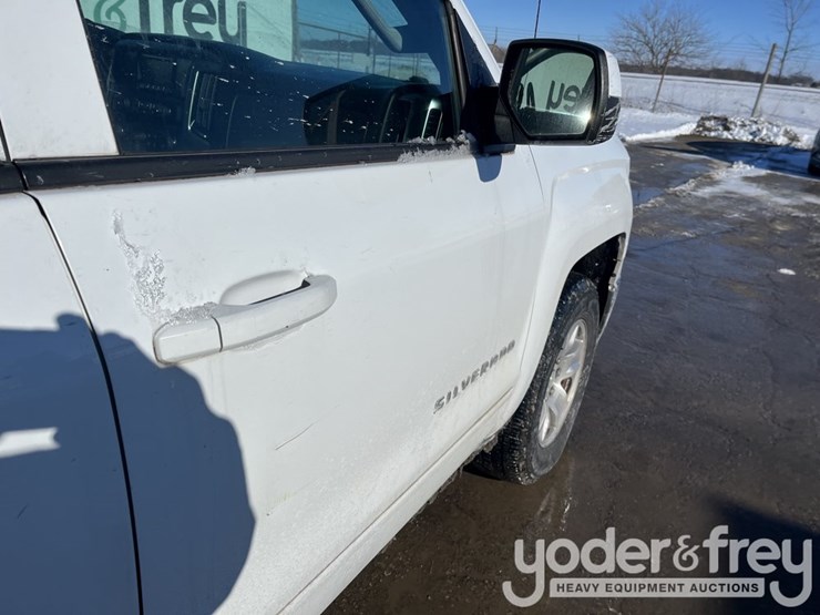 2015-chevrolet-silverado-1500-image-25