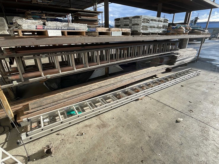 #2294-•-titan-aluminum-extension-ladder-image-1