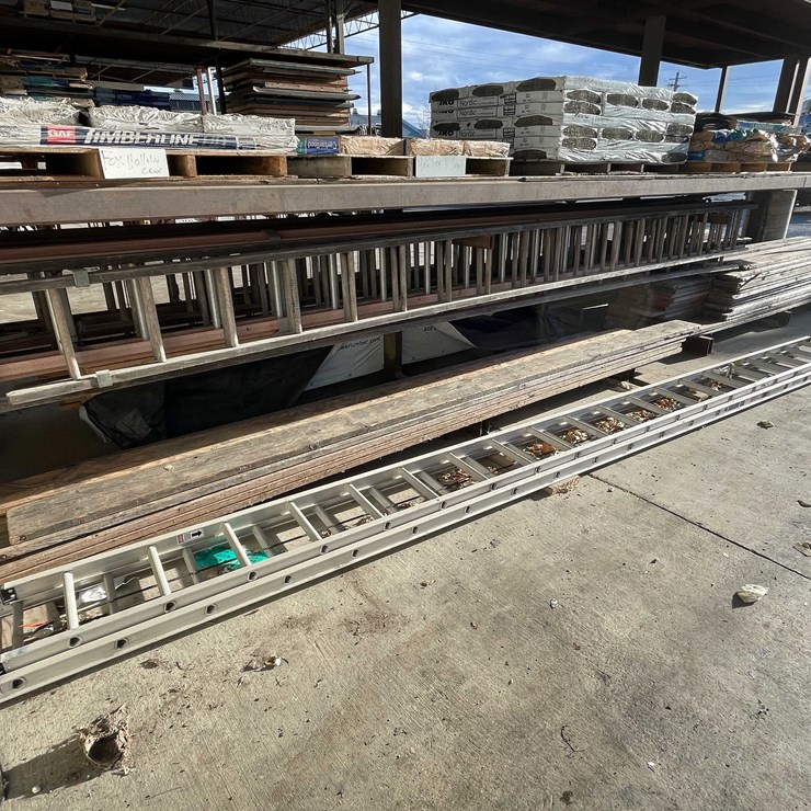 #2294 • Titan Aluminum Extension Ladder