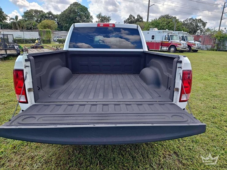 2013-dodge-ram-1500-image-35