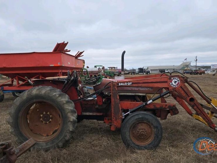 internatonal-454d-tractor,-s/n-u006101:-bush-hog-loader-w/-hay-spear,-meter-shows-7611-hrs-image-4