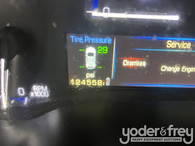 2014-cadillac-srx-image-22