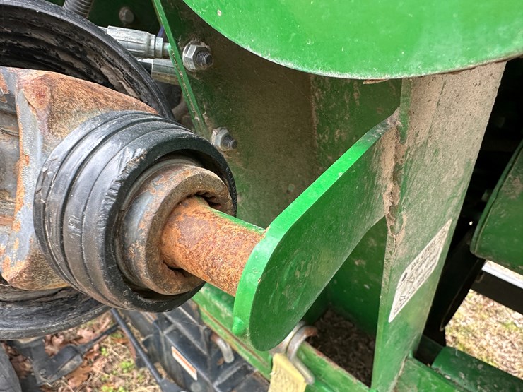 2017-john-deere-630fd-image-12