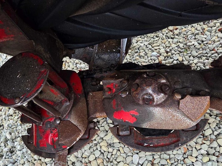 2020-new-holland-210-image-32