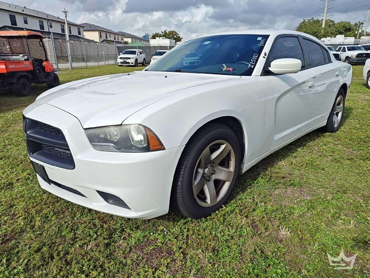 2012-dodge-charger-sedan-image-1