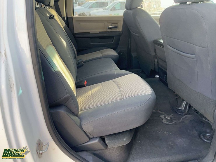 2012-dodge-3500-image-16