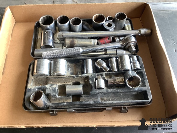 assorted-rachets-&-sockets-image-4