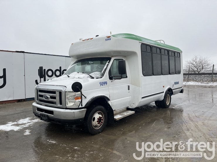 2014-ford-e450-image-1