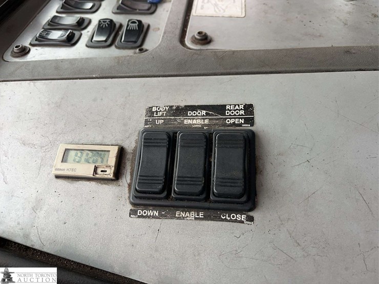 2018-mack-lr633-t/a-refuse-truck-image-29