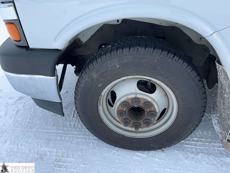 2017-chevrolet-express-s/a-ambulance-image-11