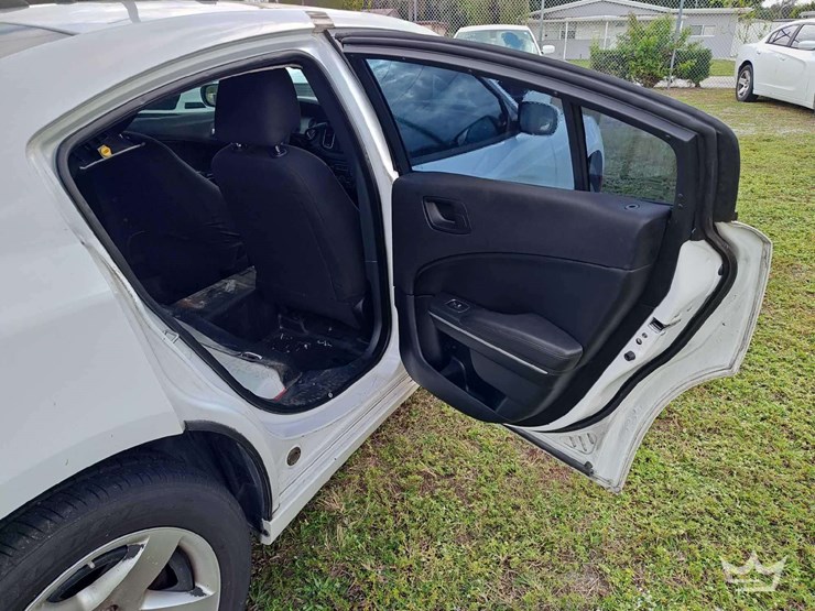 2018-dodge-charger-sedan-image-16