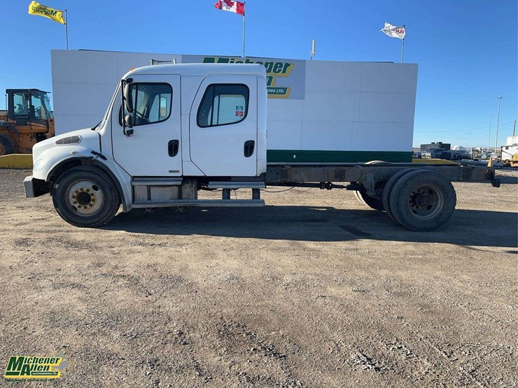 2005-freightliner-m2-106-image-6