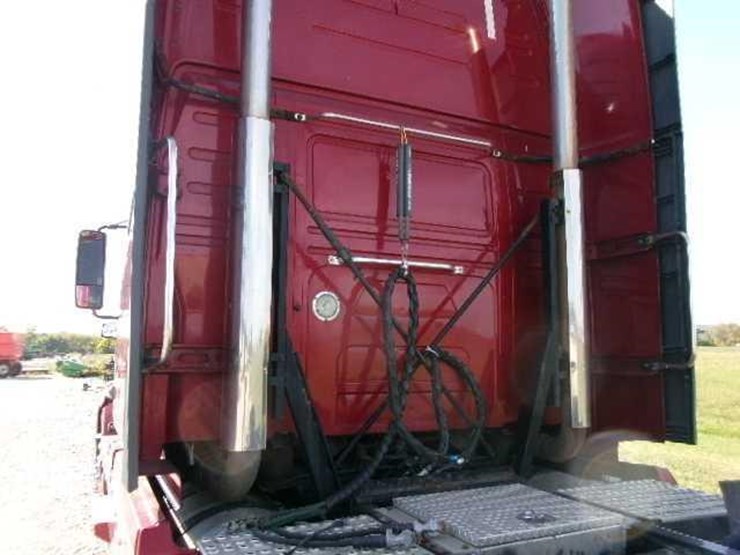 2014-volvo-vnl64t780-image-33