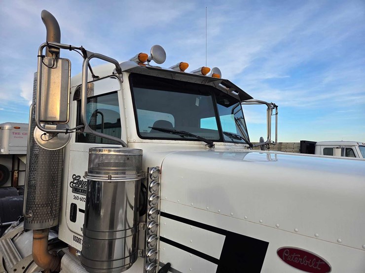 2013-peterbilt-388-image-19