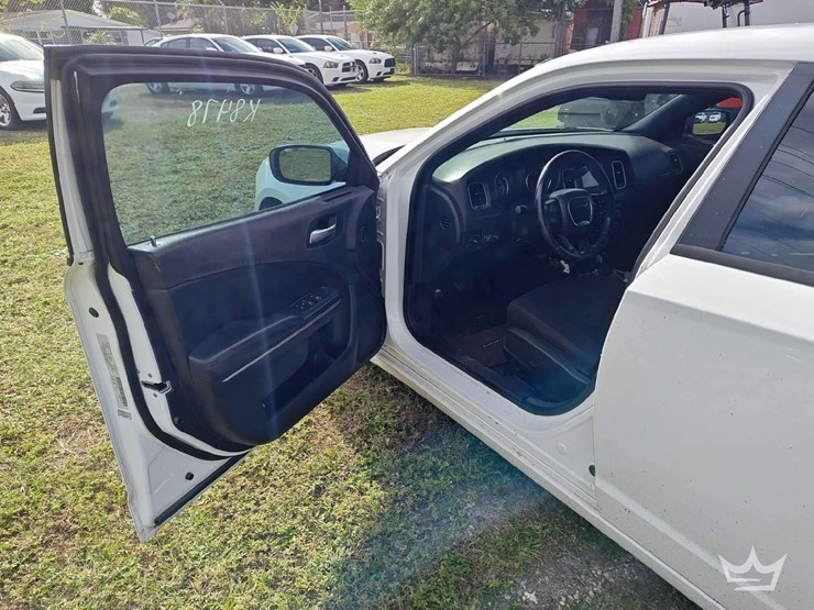 2015-dodge-charger-sedan-image-28