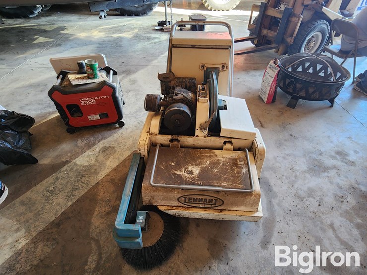 tennant-42hd-power-sweeper-image-2